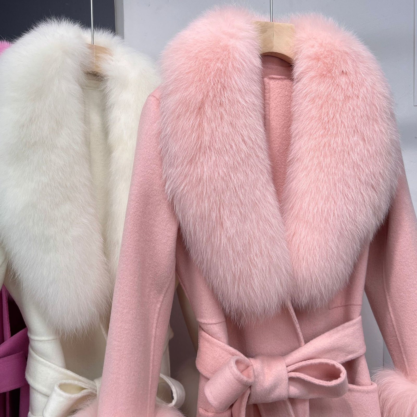 Elegant 100% Wool Coat with Fur Collar - Image 2